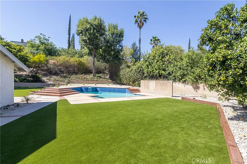 4 bed, 2223 sqft, $5,900 — Photo 2