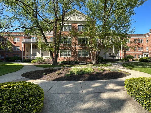 15875 Van Aken Blvd APT 201C