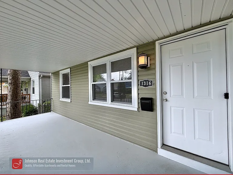 1316 Genessee Ave — Photo 5
