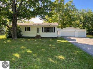 9521 W 30th Rd, Harrietta, MI 49638