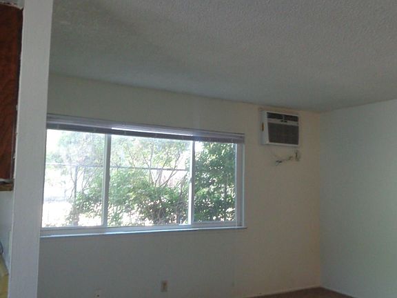 2nd image of 1119 G St APT 6
