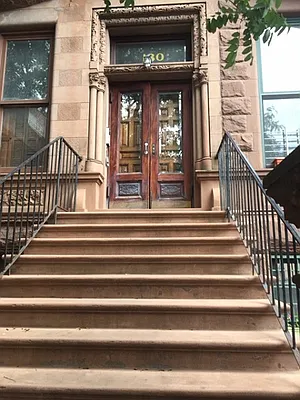 Rented by Perry Associates NYC Inc | media 22