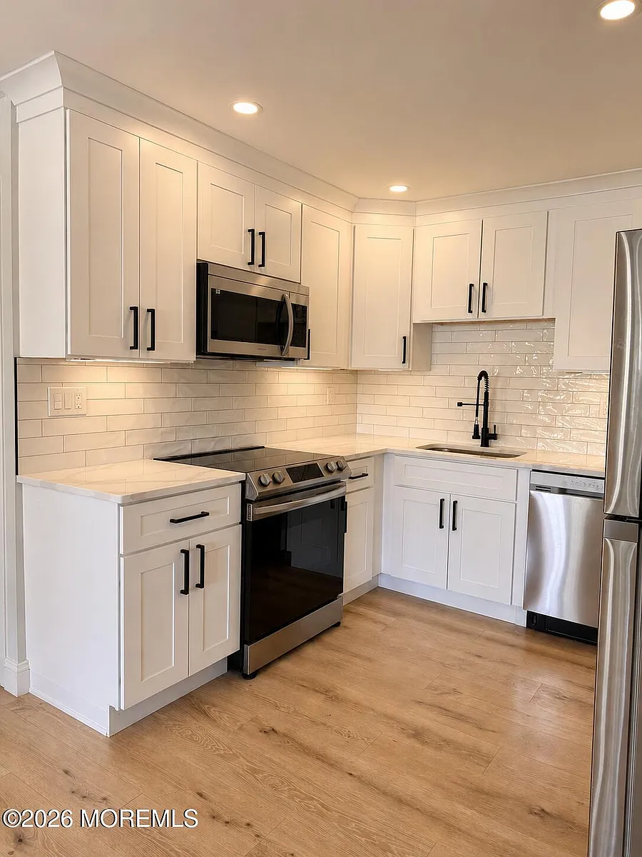 Building Photo - 105 Amberly Dr #D