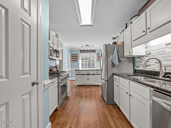 3rd image of 3702 Water Oak Lane