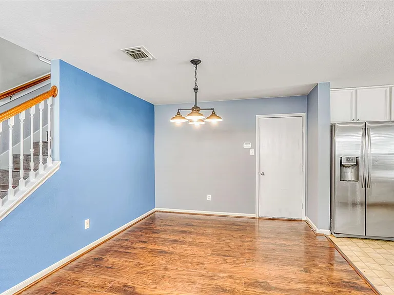 19039 Remington Park Dr — Photo 2