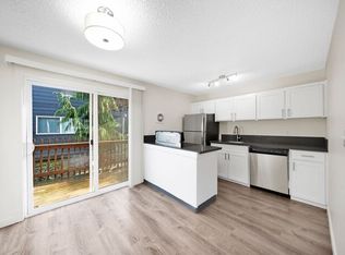 7582 SW Hunziker St APT 37, Tigard, OR 97223