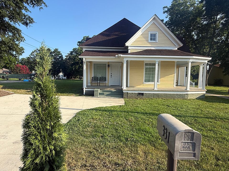 1st image of 331 College St