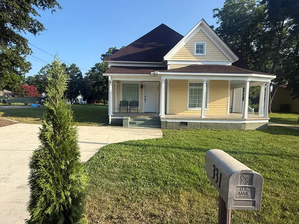 331 College St, Royston, GA 30662