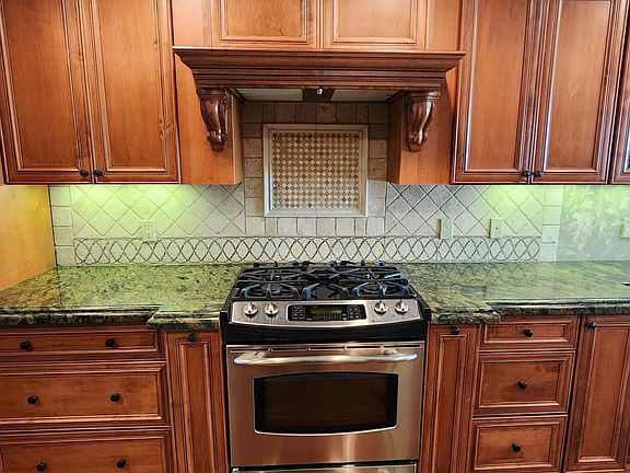 3rd image of 5315 Yarmouth Ave Unit 217