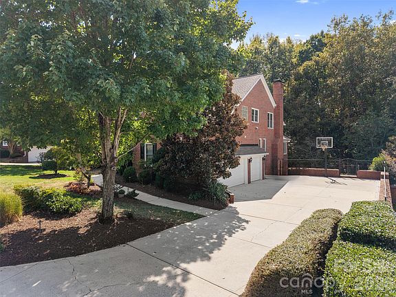 4th image of 2042 Maynard Rd