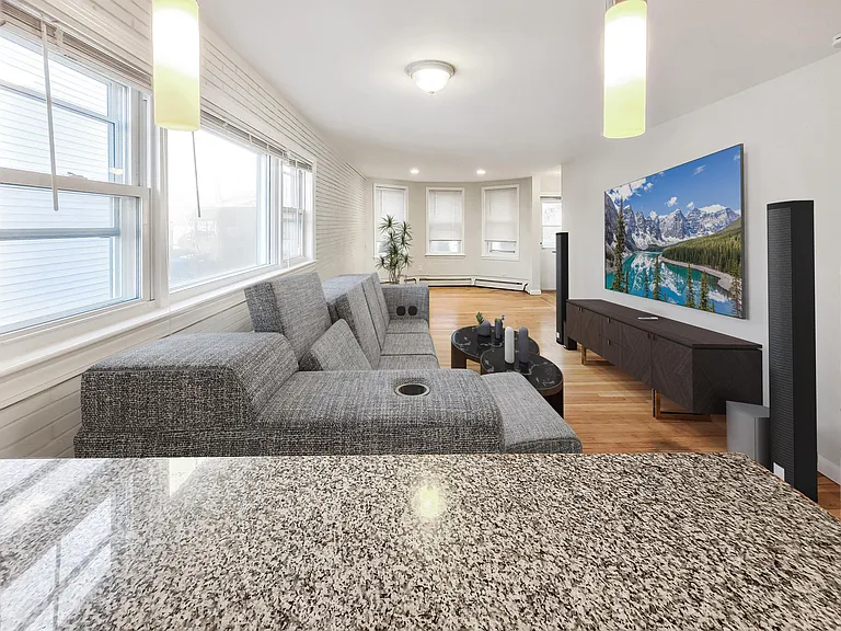 116 Gladstone St #2 — Photo 3