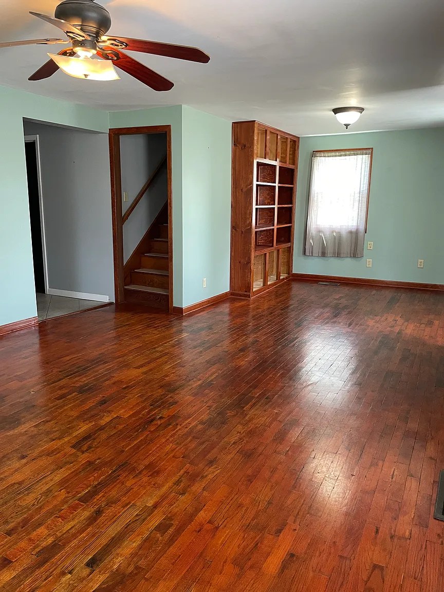 205 Foster St photo 1