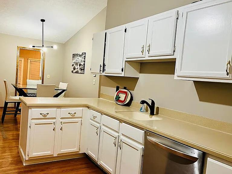 2351 Fernwood Ave — Photo 11