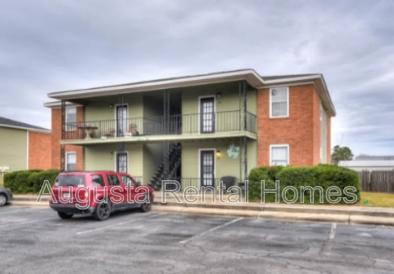 2575 1/2 Tobacco Rd #B — Photo 1
