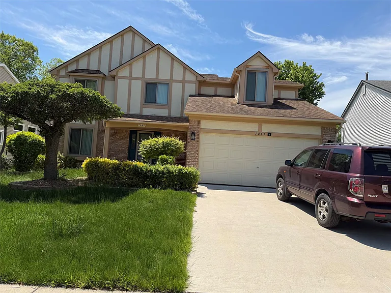 7043 Foxridge Dr — Photo 1