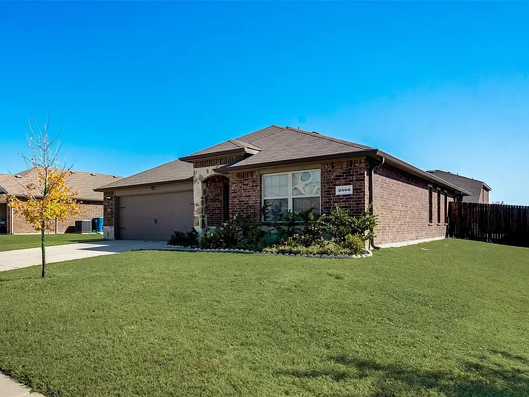 2806 Balleywood Dr — Photo 2
