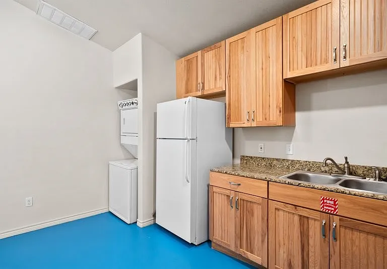 109 Gillespie #A — Photo 6