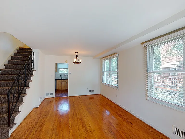 16 E Taylor Run Pkwy — Photo 2