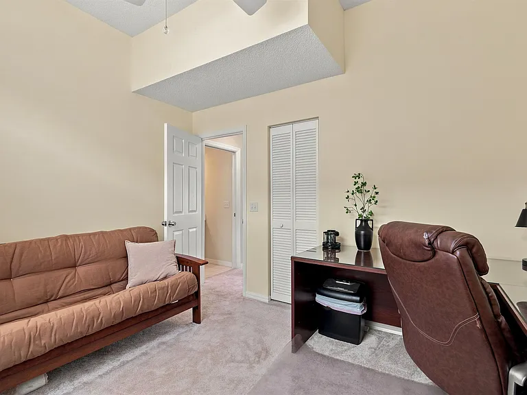 233 Kingston Dr — Photo 35