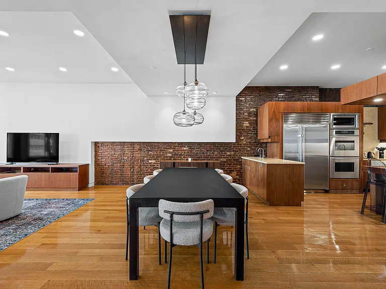 10 E 14th St #6 — Photo 11