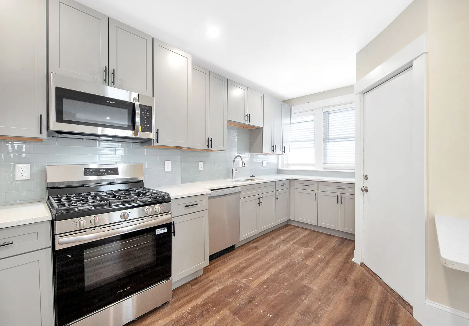 4 bed, 1070 sqft, $4,150 — Photo 1