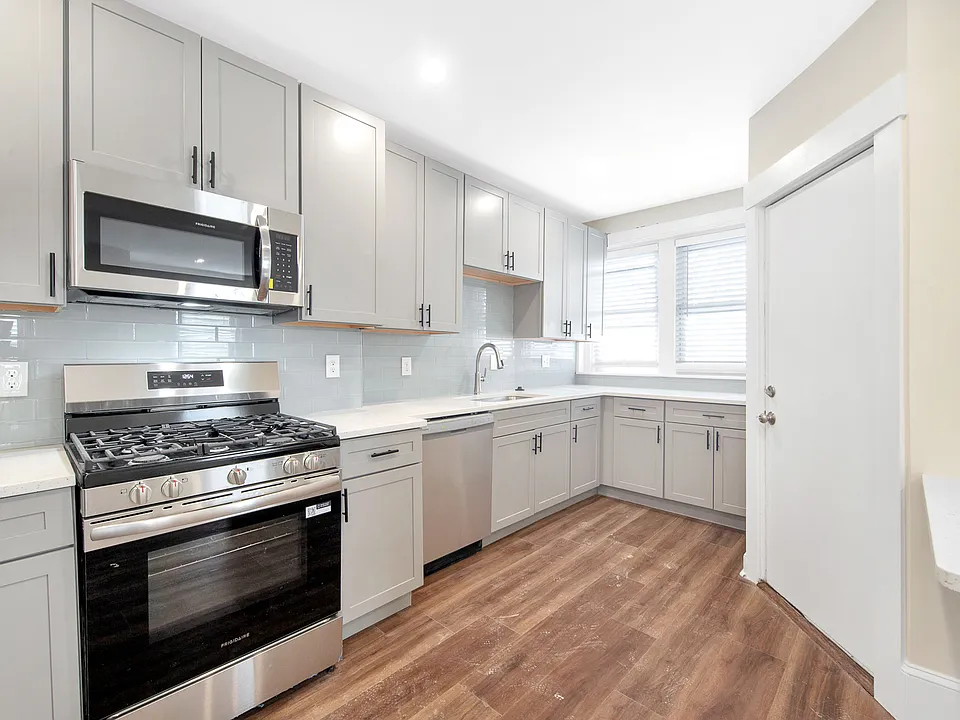 105 School St #3