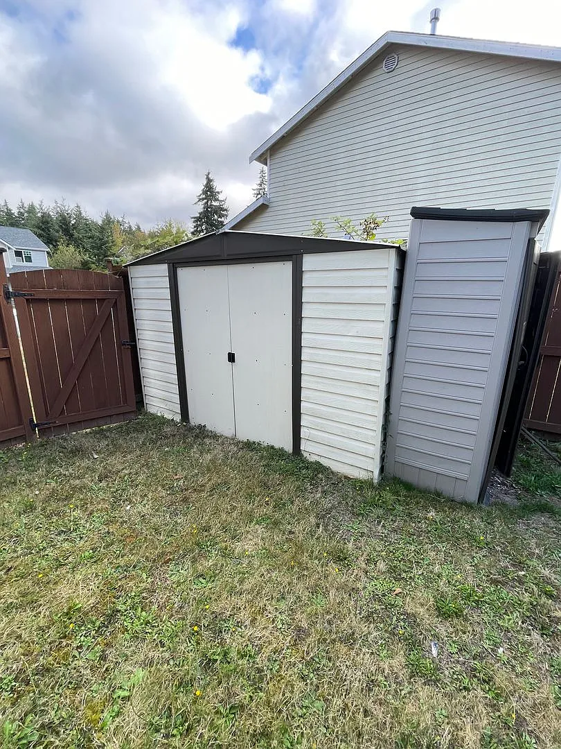 Fantastic 3 bedroom Home in Lovely Neighborhood close to schools and base, Pet Friendly! — Photo 4