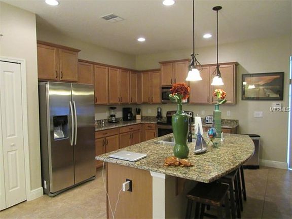 5th image of 1537 Caterpillar St