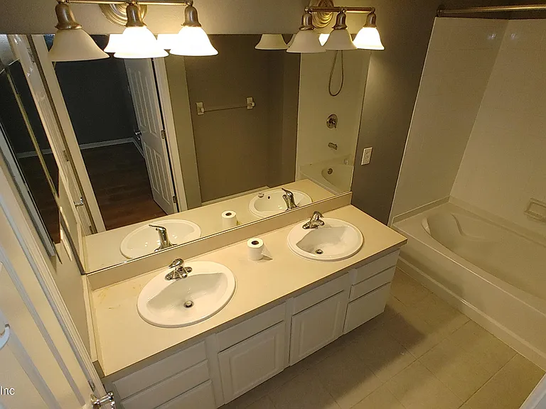 11225 Campfield Cir — Photo 20