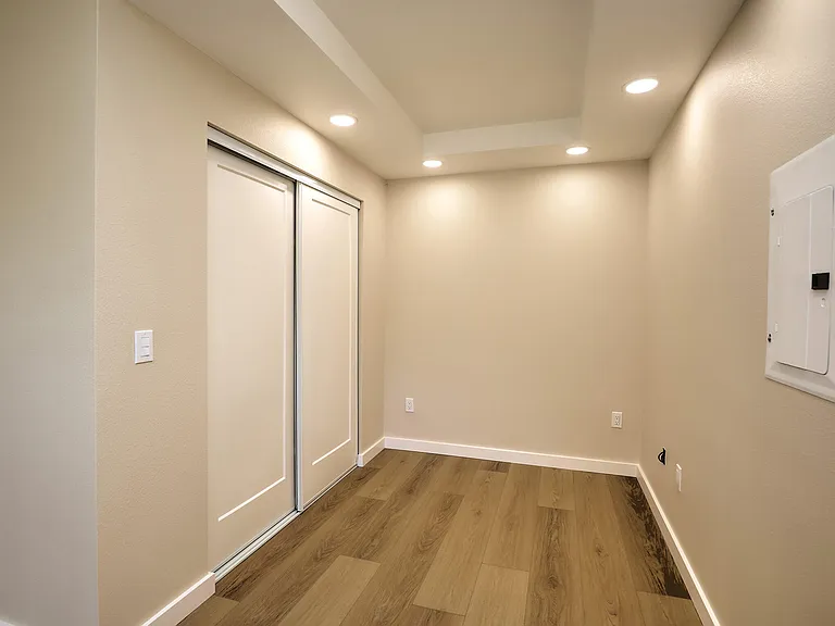 221 W Alamar Ave #C — Photo 8