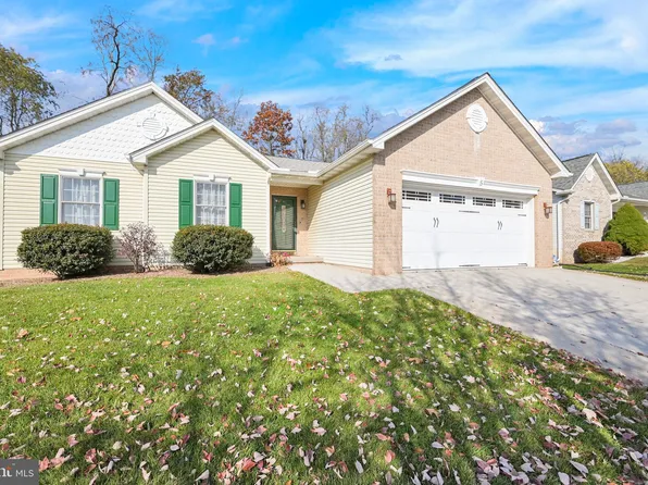 5 Charlestown Ct, Littlestown, PA 17340