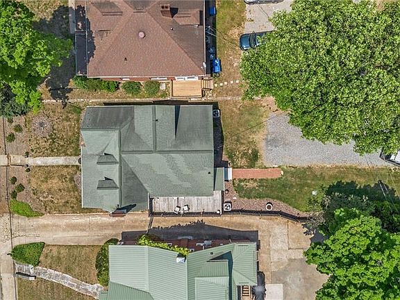 4th image of 704 6th St