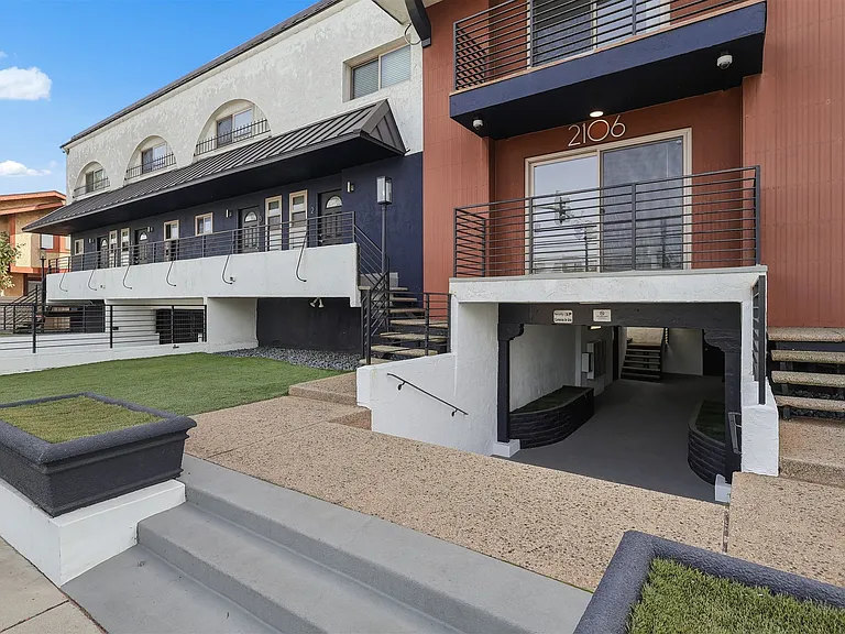 2106 Manhattan Beach Blvd — Photo 7