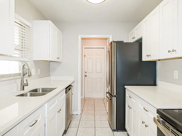 9350 Bayside Ct — Photo 8