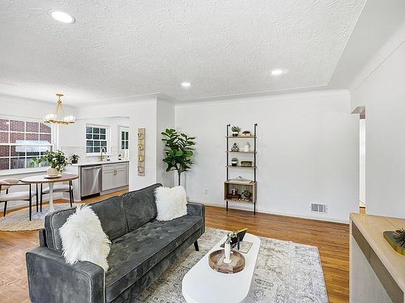 5th image of 114 Garden Way