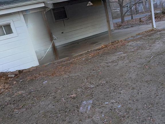 4th image of 601 E Lakeshore Dr