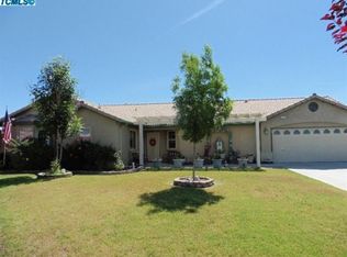 690 Crescent Ln, Lemoore, CA 93245