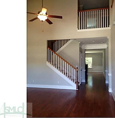 Two story entry way