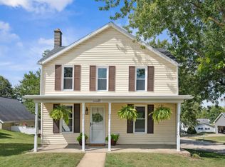 411 1st Ave E, Cascade, IA 52033