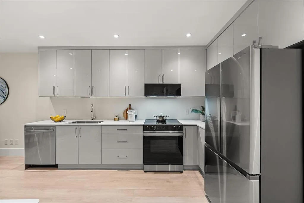 2 bed, 750 sqft, $2,700 — Photo 3