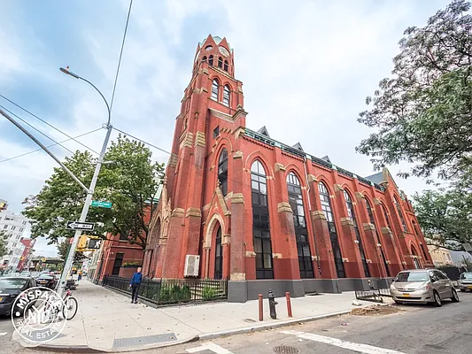 Rented by MySpaceNYC | media 27