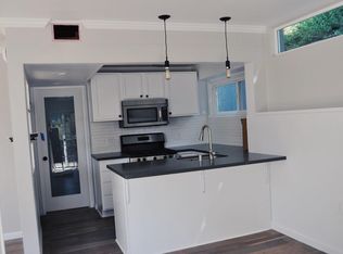 2104 Cove Ave, Los Angeles, CA 90039