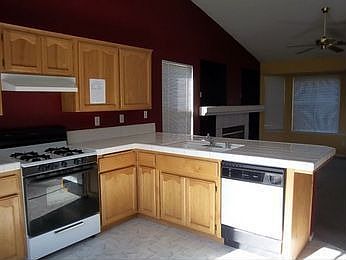 4th image of 377 Teddy St