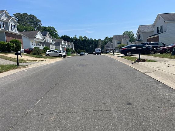 4th image of 4233 Beacon Crest Way