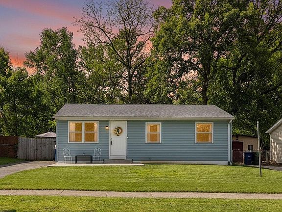 3rd image of 443 Carolann Ave