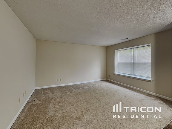4th image of 2213 Historic Oaks Blvd