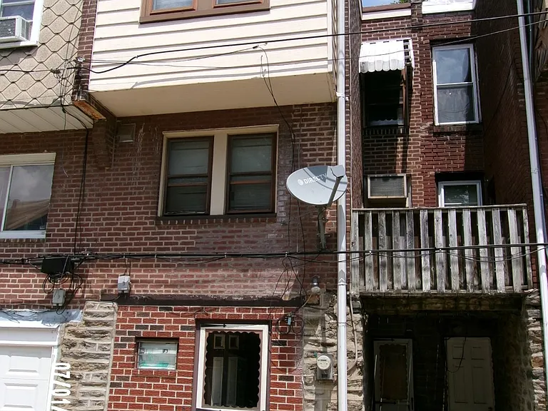 4124 Stirling St — Photo 2
