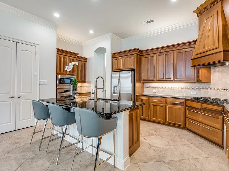 8237 Inverness Colony — Photo 7