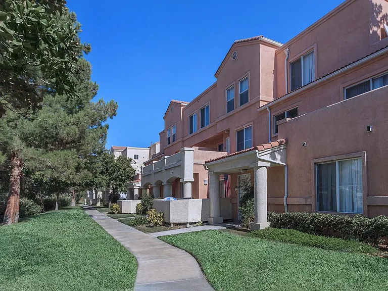 River Ranch Townhomes & Apartments — Photo 17