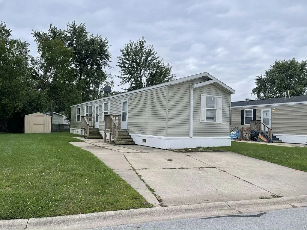 3 bed, 1056 sqft, $1,550 — Photo 2